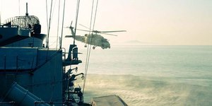 Εκατοντάδες πολίτες κατέκλυσαν το λιμάνι της πόλης