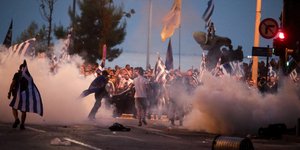 Τα επεισόδια στο συλλαλητήριο για την Συμφωνία των Πρεσπών- φωτογραφία eurokinissi