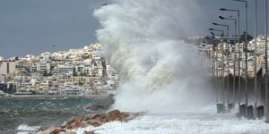 Καταιγίδες και θυελλώδεις άνεμοι την Κυριακή -Σε ποιες περιοχές θα είναι έντονα 