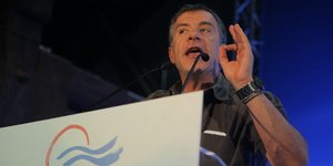 Επίσημη «χυλόπιτα» Θεοδωράκη σε Κουβέλη: Σε σέβομαι