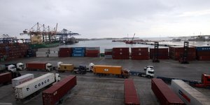 Εμπορευματικό κέντρο στον Πειραιά