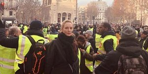 Η Ούμα Θέρμαν στις κινητοποιήσεις των «κίτρινων γιλέκων»/ Φωτογραφία: Instagram
