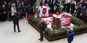 Η τελετή του ετήσιου μνημόσυνου στο γήπεδο «Γ. Καραϊσκάκης» (Φωτο: eurokinissi)