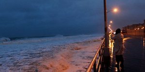 Kινδυνεύουν και Έλληνες από τον τυφώνα Σάντι στη Νέα Υόρκη [live κάλυψη από 4 κά