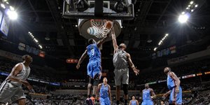 Τρομερό κάρφωμα του Ντάνκαν μπροστά στο πρόσωπο αντιπάλου του [βίντεο]