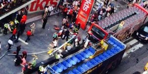 Χάος στην Times Square από σύγκρουση διώροφων λεωφορείων [εικόνες]