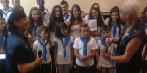 Οι Scorpions επισκέφθηκαν και χάρισαν χαμόγελα στα παιδιά της «Κιβωτού του Κόσμο