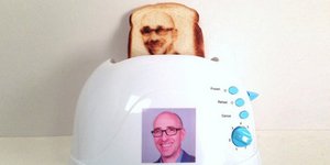 Εγινε και αυτό: Αμερικανοί κατασκεύασαν φρυγανιέρα που βγάζει... σέλφι πάνω στο