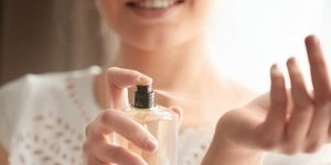 Moντέλο ποζάρει στο φακό/Φωτογραφία: Shutterstock