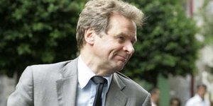 Εκλεισαν το δρόμο το Κολωνάκι για να αγοράσει καφέ ο Τόμσεν