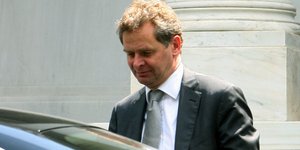Τόμσεν: Δεν είναι βιώσιμο το ελληνικό χρέος χωρίς τη συνδρομή της ΕΕ
