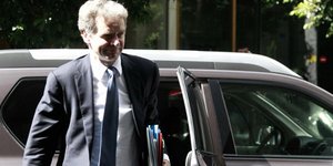 Μπλέξιμο με το ΔΝΤ: Εκταμιεύει μόνο τη μία δόση -Στο τραπέζι παραμένει η ανακεφα