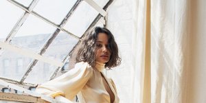 Moντέλο ποζάρει στο φακό/ Φωτογραφία: Οrseund Iris