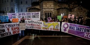 Πορεία με αφορμή τη δολοφονία της Ελένης Τοπαλούδη (Φωτογραφία: EUROKINISSI/ΣΤΕΛΙΟΣ ΜΙΣΙΝΑΣ)