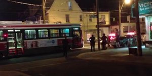 Αστυνομικός στο Τορόντο πυροβολεί εννιά φορές κατά νεαρού και στο τέλος του προκ