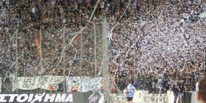 Οπαδοί του ΠΑΟΚ κατά της Χρυσής Αυγής: Αμόρφωτοι μην πιάνετε στο στόμα σας την ο