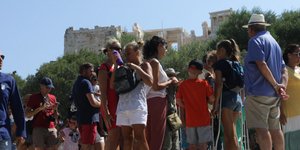 Τουρίστες: EUROKINISSI/ΓΙΑΝΝΗΣ ΠΑΝΑΓΟΠΟΥΛΟΣ