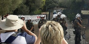 Τουριστικοί πράκτορες: Βγείτε να πείτε ότι στην Ελλάδα δεν επικρατεί χάος