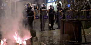 Επέστρεψαν στην Ταξίμ οι διαδηλωτές – Με αντλίες νερού τους «υποδέχθηκε» η αστυν