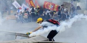 Το αέριο πιπεριού προκαλεί καρκίνο Νεκρός -Τούρκος διαδηλωτής μετά από ψεκασμό