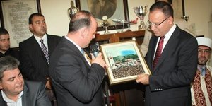 Ο άγριος καυγάς του Τέρενς Κουίκ με μουσουλμάνο βουλευτή του ΣΥΡΙΖΑ