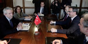 Την έκδοση των 8 αξιωματικών ζήτησαν οι Τούρκοι του υπ. Δικαιοσύνης -«Δεν γίνεται» απάντησε ο Κοντονής
