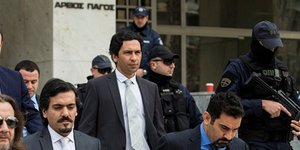 Ελεύθερος κυκλοφορεί στην Αθήνα ο ένας από τους 8 Τούρκους αξιωματικούς