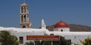 Η «άλλη πλευρά» της Μυκόνου -Η γραφική μονή της Παναγίας της Τουρλιανής [βίντεο]