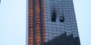 Φωτιά στον Trump Tower στη Ν. Υόρκη (Φωτογραφία: AP/ Craig Ruttle)