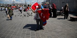 Πλανόδιος πωλητής στην Κωνσταντινούπολη/Φωτογραφία: ΑΡ