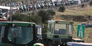 Οι αγρότες προειδοποιούν – Βγάζουν στους δρόμους τα τρακτέρ