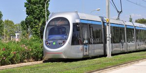 Τραμ συγκρούστηκε με ΙΧ στην Καλλιρρόης