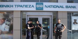 Φωτογραφία: INTIME/ Ενοπλη ληστεία σε υποκατάστημα της Εθνικής τράπεζας στην Καλλιθέα