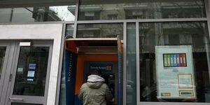 Ταξιδιωτική οδηγία σε Βρετανούς υπηκόους για τις κυπριακές τράπεζες 