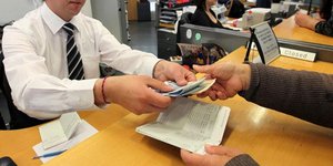 Τελευταία ημέρα πληρωμής του ΕΝΦΙΑ -Ταλαιπωρία σε τράπεζες και ΕΛΤΑ