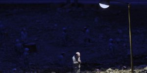 Το τέλος του καπιταλισμού στην τέχνη -Τι θα απογίνουν οι άνδρες με τα κοστούμια 