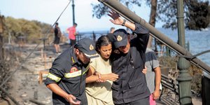 τραυματίες από τις πυρκαγιές/Φωτογραφία: IntimeNews/ΣΤΕΦΑΝΟΥ ΣΤΕΛΙΟΣ
