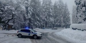 Με αλυσίδες στα Τρίκαλα