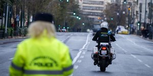 Με συνοδεία μοτοσικλετιστών της ομάδας ΖΗΤΑ θα γίνουν οι μετακινήσεις του πρίγκιπα Καρόλου στην Αθήνα / Φωτογραφία: EUROKINISSI/ΓΙΩΡΓΟΣ ΚΟΝΤΑΡΙΝΗΣ