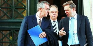 «Ταβάνι» τα 1500 ευρώ για 13ο και 14ο μισθό