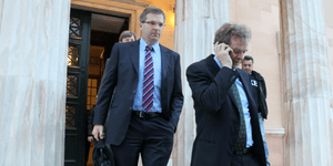 WSJ: Η Τρόικα μπορεί να ρίξει την κυβέρνηση αν έχει υπερβολικές απαιτήσεις
