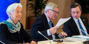 Το τέλος της τρόικας «βλέπει» η FAZ (Φωτογραφία: AP/ Geert Vanden Wijngaert)