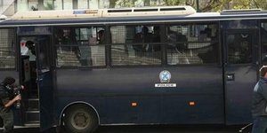 Καισαριανή: Κλούβα των ΜΑΤ πέρασε στο αντίθετο ρεύμα και συγκρούστηκε με ΙΧ -Τρα