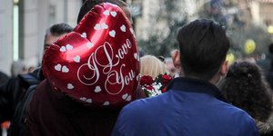 Η συμβουλή της ΕΛ.ΑΣ. στους ερωτευμένους (Φωτογραφία: EUROKINISSI/ΣΩΤΗΡΗΣ ΔΗΜΗΤΡΟΠΟΥΛΟΣ)