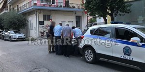 Σύγκρουση αυτοκινήτου με μηχανή στο κέντρο της πόλης/ Φωτογραφία: lamiareport