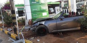 Ο οδηγός έχασε τον έλεγχο του οχήματος υπό αδιευκρίνιστες συνθήκες -Φωτογραφίες: flashnews.gr