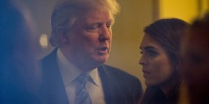 O Ντόναλντ Τραμπ και η διευθύντρια επικοινωνίας του Λ. Οίκου