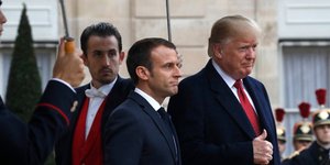 Τραμπ-Μακρόν/Φωτογραφία: AP