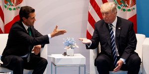  Ο Τραμπ με τον Μεξικανό πρόεδρο  Νιέτο στους G20 -Φωτογραφία: AP Photo/Evan Vucci