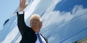 Ο Ντόναλντ Τραμπ φεύγει από την G7 /Φωτογραφία: ΑΡ